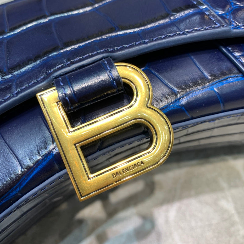 Timeless Faux Leather Handbag - Understated Luxury Look | Women's Statement Accessory #614 - texture close-up (image 9) of designer-inspired handbag