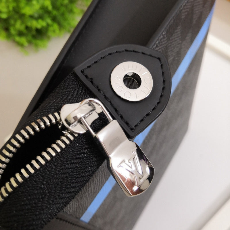 Handle and strap detail of everyday-luxe premium women's handbag – women's luxury accessory