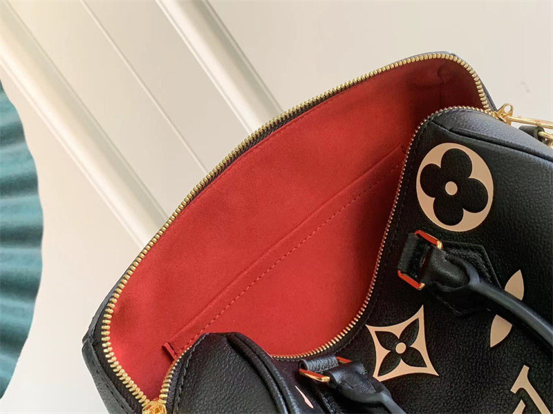  handbag interior and compartment view 9