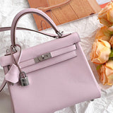  Streamlined top-handle bag front view