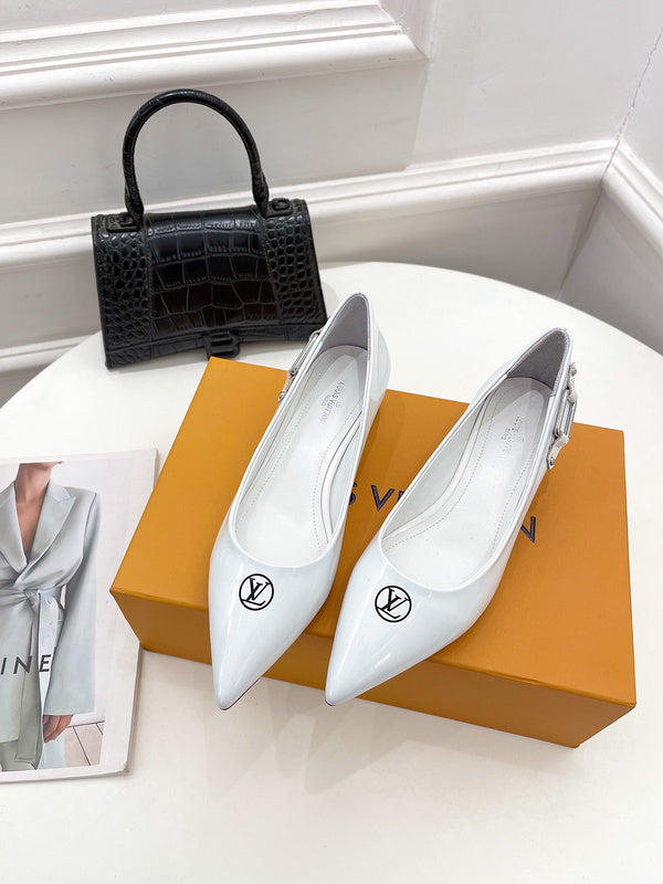 Louis Vuitton shoes Style 421 - top view showing design