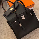  Polished shoulder bag carried on shoulder 10