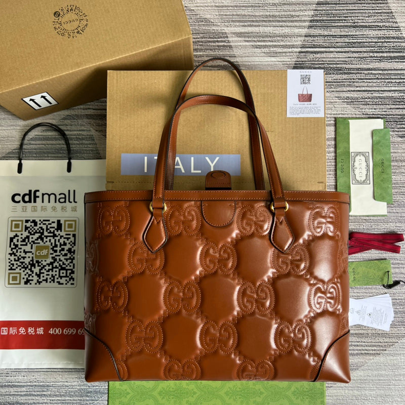 Front view of modern everyday-luxe women's handbag – women's designer-style accessory