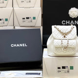 Ziva's Charm handbag – close-up view (one versatile size)