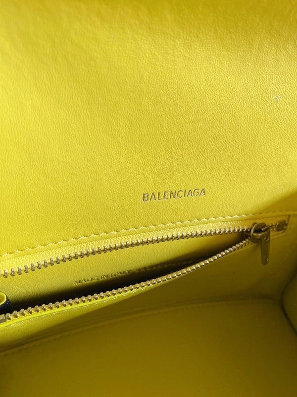 Zivas Charm Timeless Appeal Premium Handbag (Designer-Inspired Craftsmanship) – Detail View