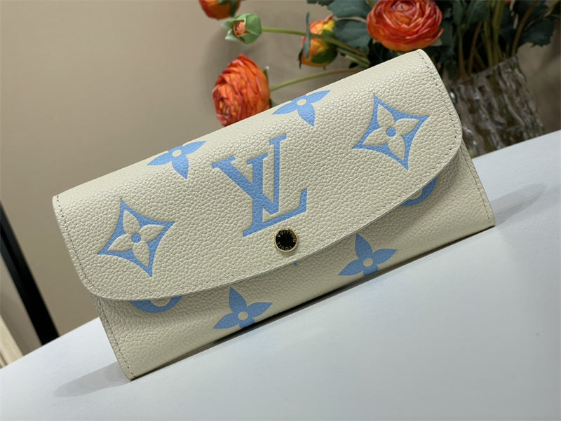  shoulder bag interior and compartment view