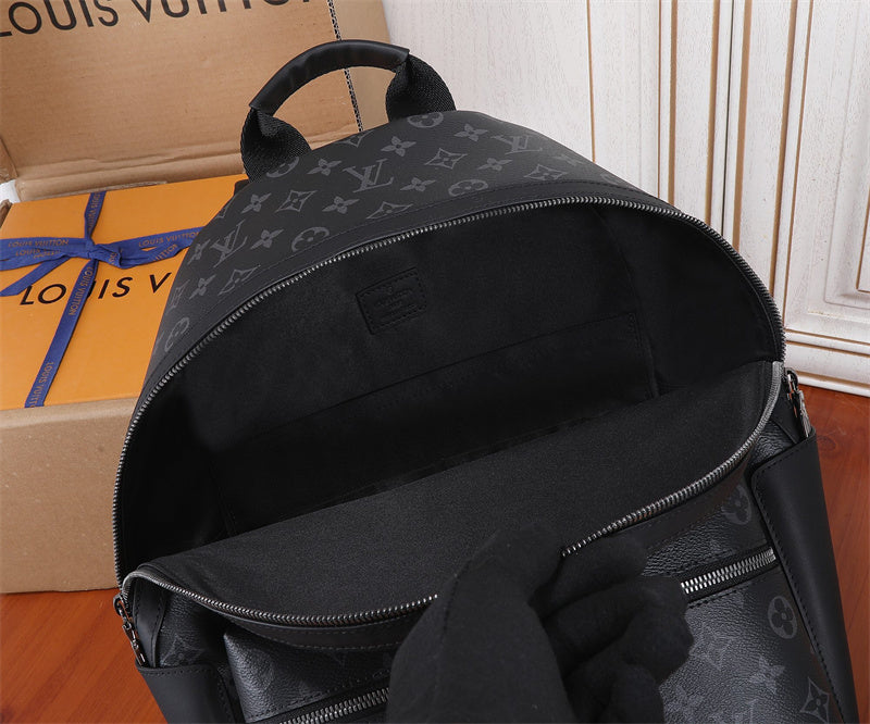  everyday bag close-up of hardware and finish 11