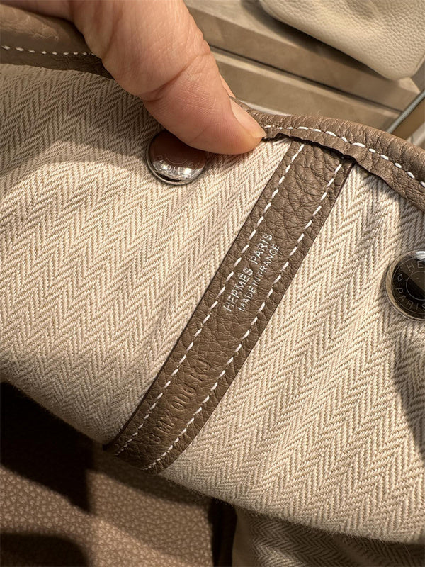  Elegant everyday bag front view 7