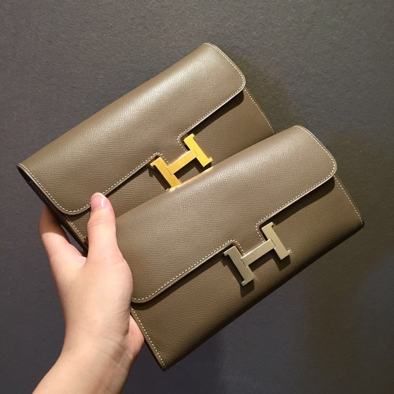 Close-up detail of everyday-ready bag design