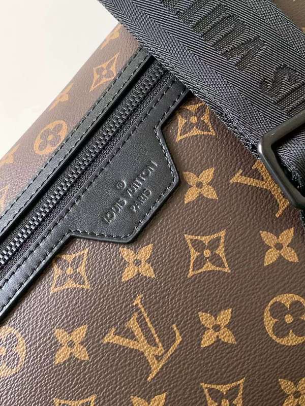 Handle and strap detail of structured signature women's handbag – women's everyday handbag