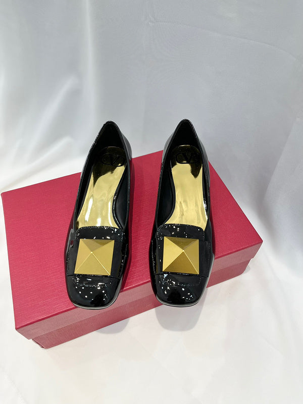 Three-quarter angle view of Valentino Garavani luxury piece style No.221