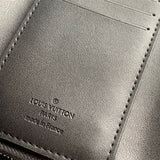 shoulder bag close-up of hardware and finish