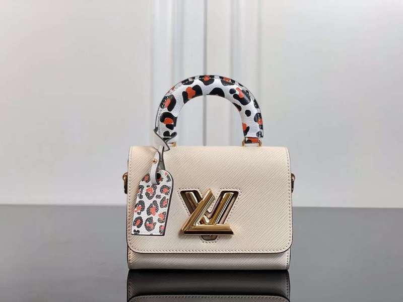 Front view of structured modern women's handbag – women's everyday handbag