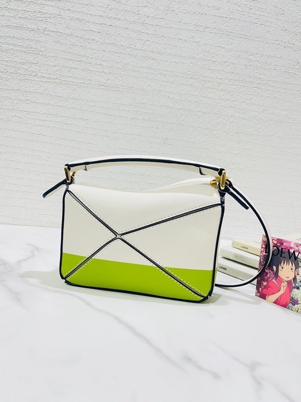 Ziva's Charm handbag – close-up view (18cm*11cm*7.5cm)