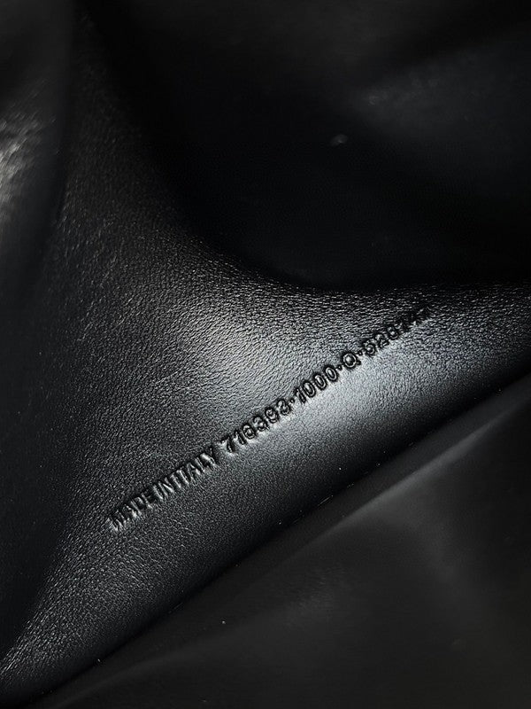 Zivas Charm Streamlined Design Fashion Handbag (Thoughtfully Structured Design) – Close-Up Detail