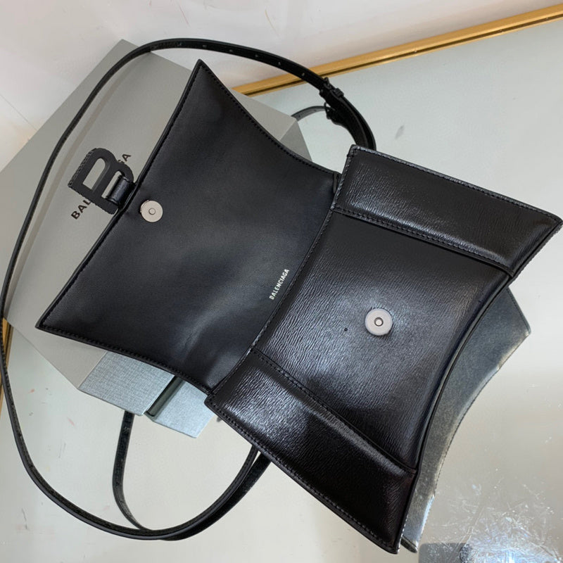 Zivas Charm Refined Structure Statement Handbag (Contemporary Shape Language) – Back View