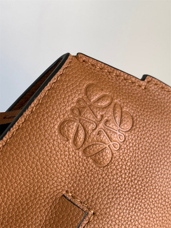 Ziva's Charm handbag – product shot (47cm*25cm*17cm)