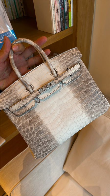  minimalist satchel styled with outfit 12