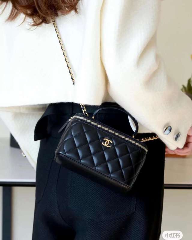 Zivas Charm Refined Structure Designer Handbag (Thoughtfully Structured Design) – Detail View