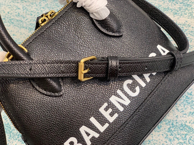 Contemporary Vegan Leather Handbag - Versatile Everyday Design | Women's Premium Handbag #662 - hardware and detail close-up (image 5) of designer-inspired handbag