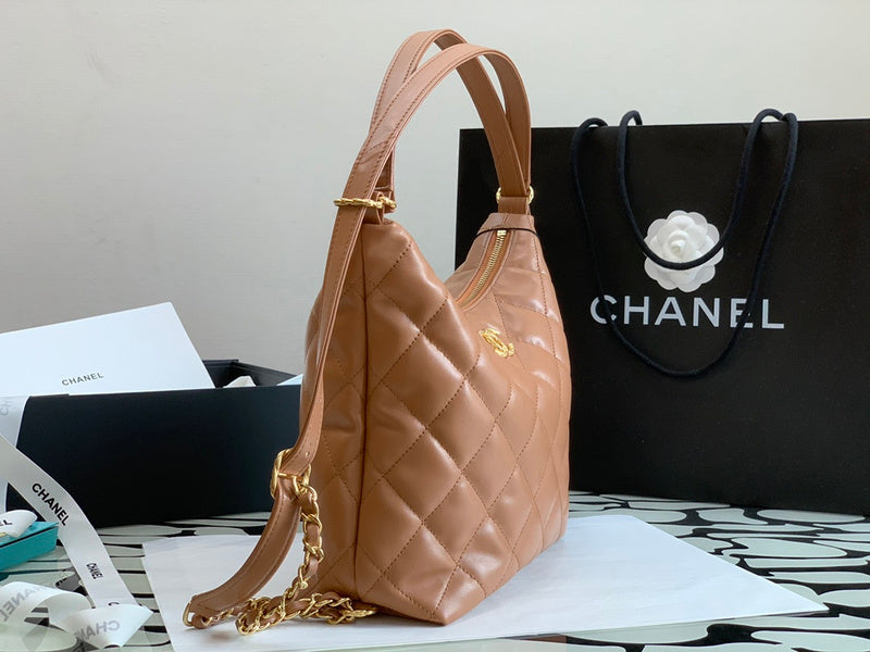 Zivas Charm Chic Craftsmanship Designer Handbag (Polished Everyday Piece) – Detail View