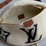  chic everyday bag detail view showing craftsmanship