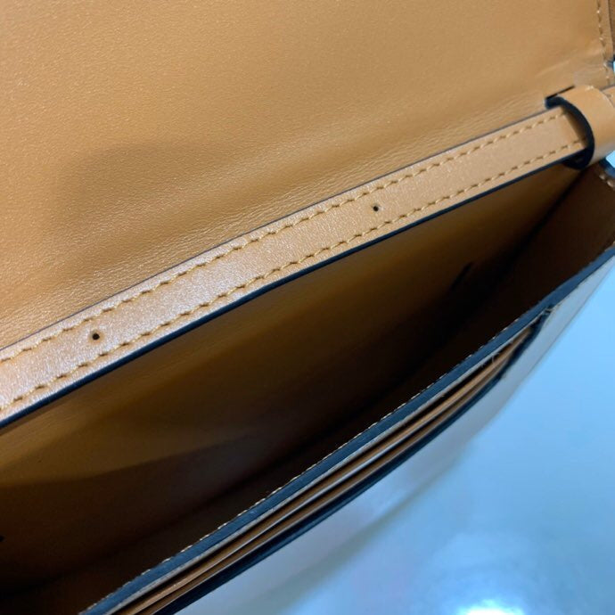 Ziva's Charm handbag – product shot (18cm*15.5cm*4.5cm)