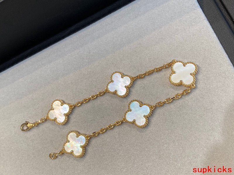 Close-up detail view of Van Cleef & Arpels unisex jewelry piece