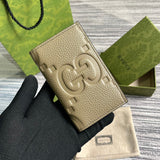 Front view of modern chic women's handbag – women's designer-style accessory