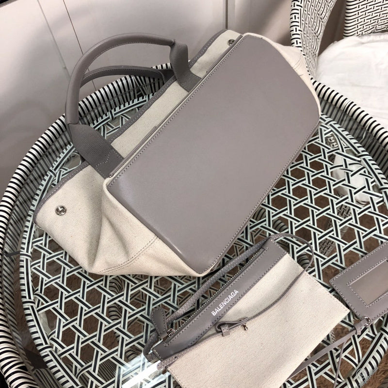 Interior view of everyday-luxe premium women's handbag – women's designer-style accessory