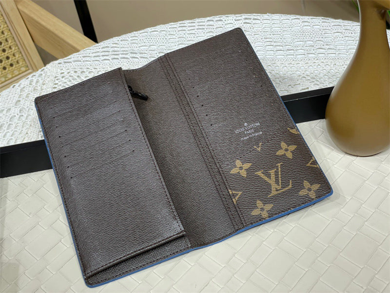  sleek crossbody bag detail view showing craftsmanship 14