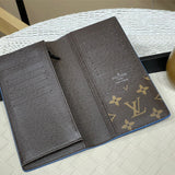  sleek crossbody bag detail view showing craftsmanship 14