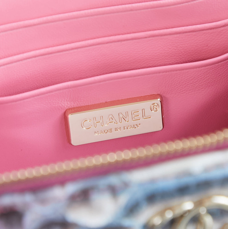 Ziva's Charm handbag – carry view (one versatile size)
