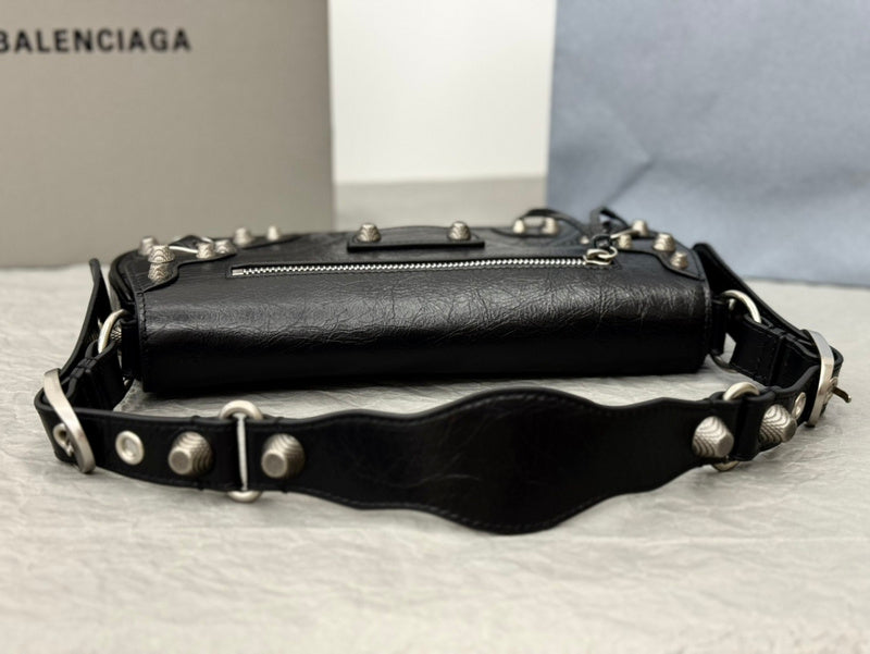 Zivas Charm Effortless Elegance Statement Handbag (Designer-Inspired Craftsmanship) – Styled Look