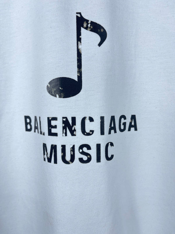 Full silhouette view of Balenciaga luxury piece style No.095