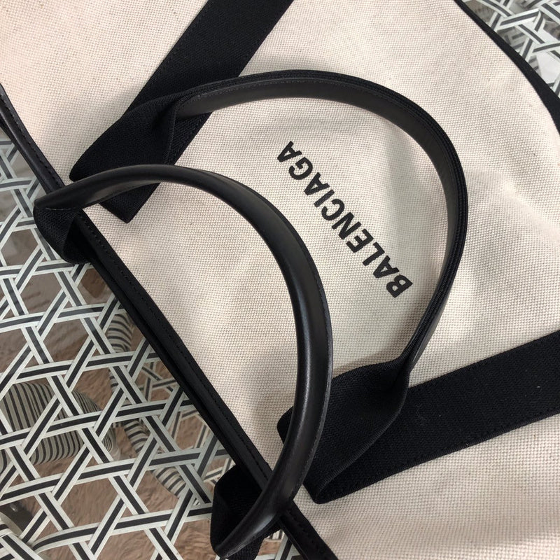 Close-up detail of refined modern women's handbag – women's luxury accessory