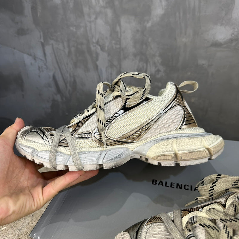 Balenciaga shoes Style 052 - logo and branding close-up