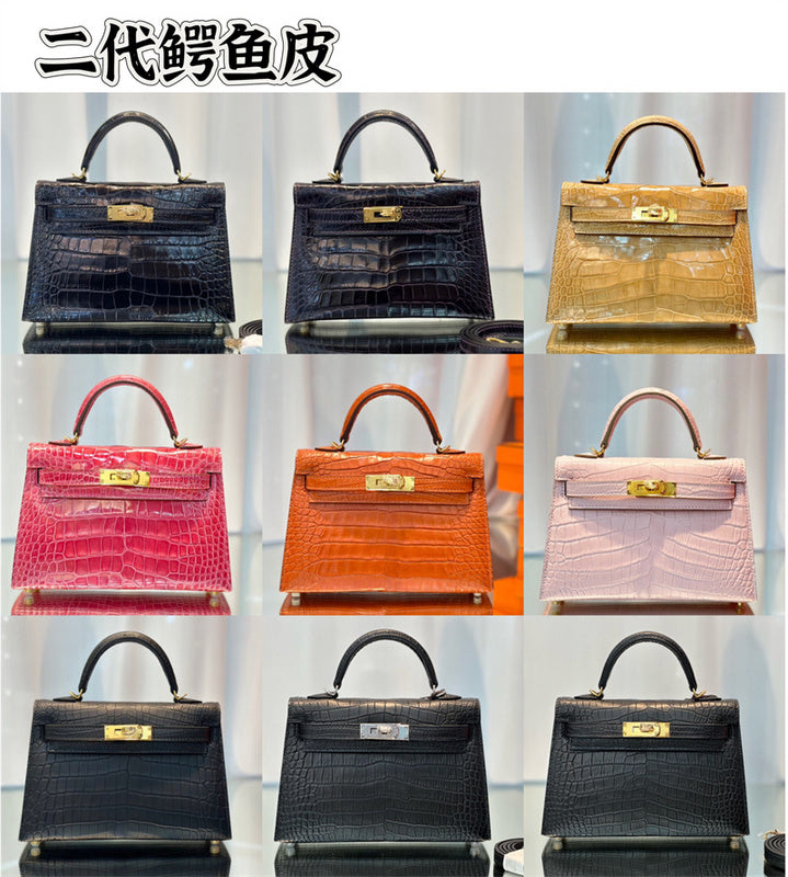  Chic carryall bag carried on shoulder