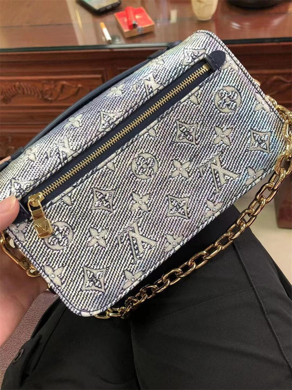  Sophisticated carryall bag front view 19