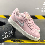 Nike Men's & Women's Premium Low-Top Trainers — Style 013