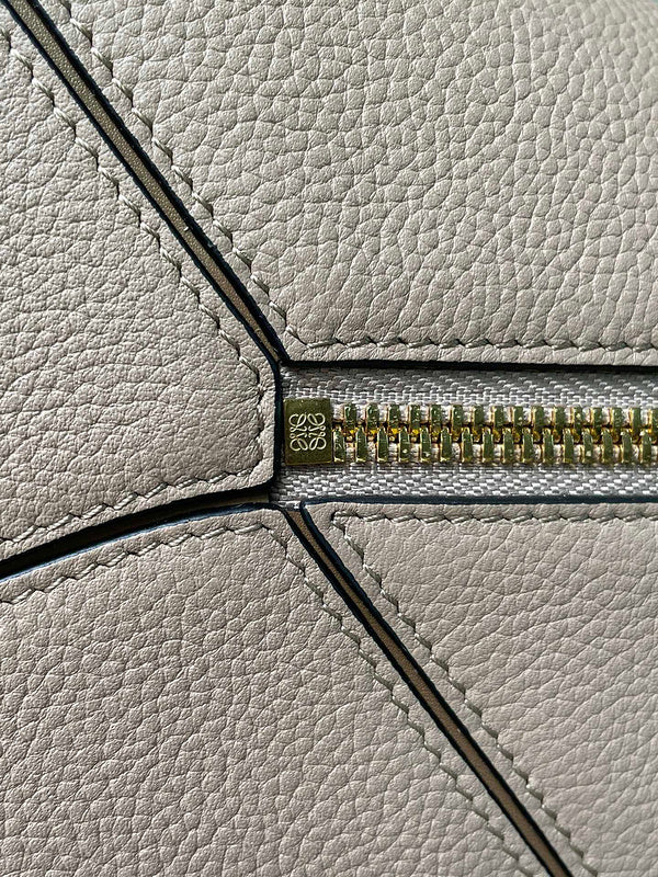 Ziva's Charm handbag – product shot (24cm*16.5cm*10.5cm)
