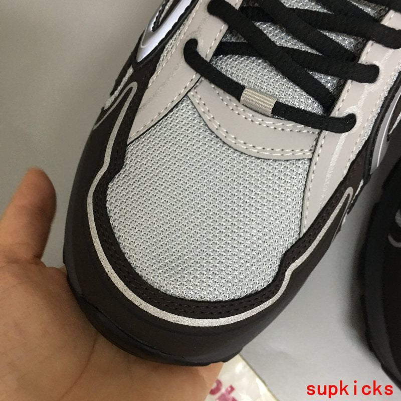 Dior shoes Style 011 - logo and branding close-up