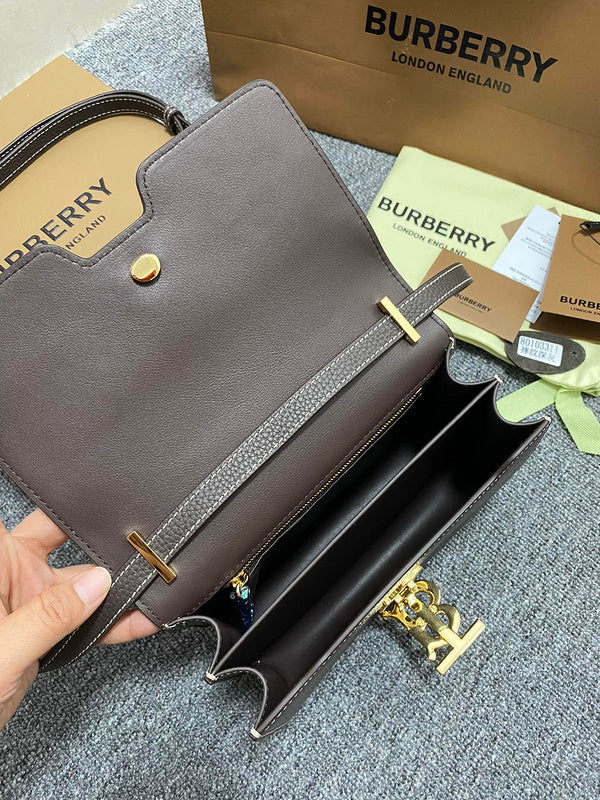 Sophisticated Premium PU Leather Handbag - Chic Everyday Appeal | Women's Luxury Handbag #1147 - texture close-up (image 9) of designer-inspired handbag