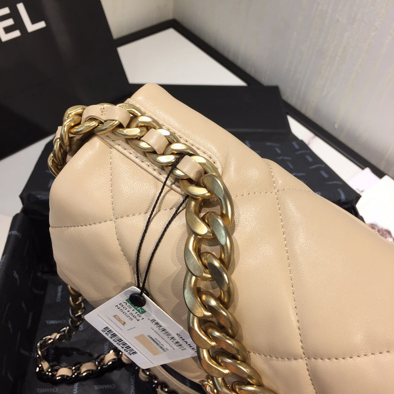 Zivas Charm Modern Minimalist Look Fashion Handbag (Modern Wardrobe Staple) – Lifestyle Shot