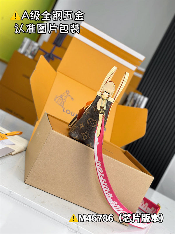  tote bag interior and compartment view