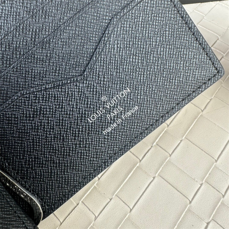  Signature handbag front view 13