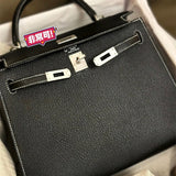 satchel close-up of hardware and finish