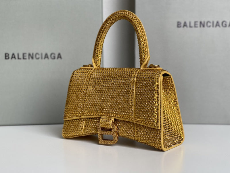 Zivas Charm Contemporary Flair Statement Handbag (Everyday Luxury Essential) – Close-Up Detail