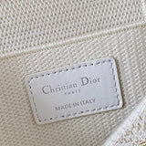 Side profile of polished refined women's handbag – women's designer-style accessory