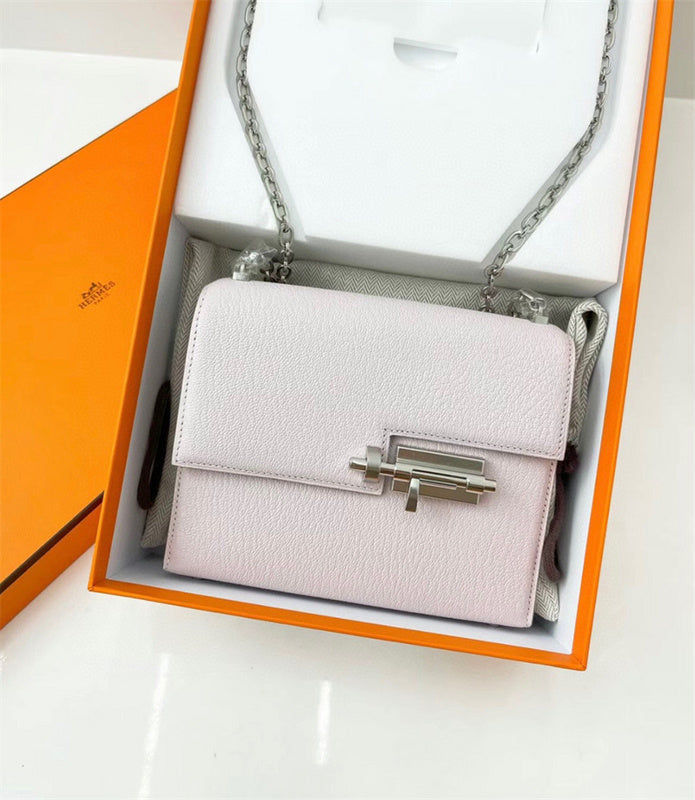  smart everyday bag styled with outfit 18